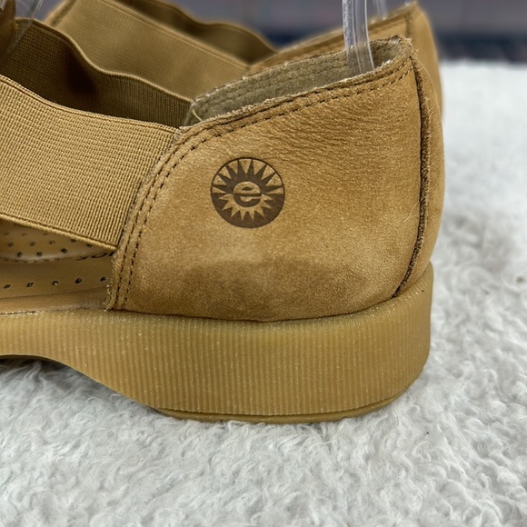 Earth Shoes Womens Fisherman Sandal size 7.5 Tan Leather Slip on Flat - Picture 4 of 9